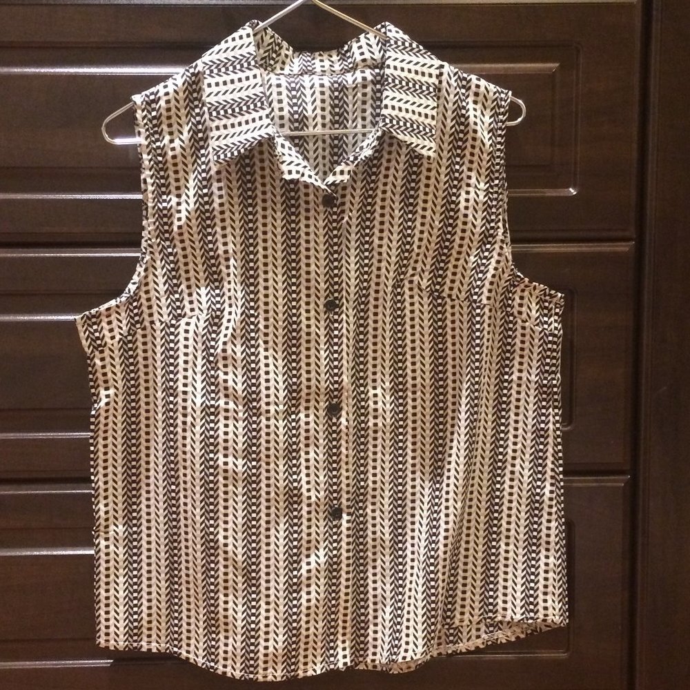Sleeveless Collared Chevron Shirt
